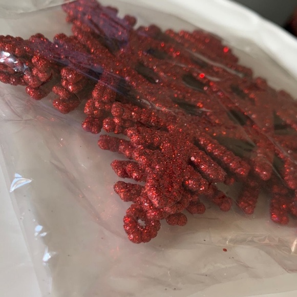 Large Red Snowflake Ornaments Set (4) in a Pack - Picture 5 of 6